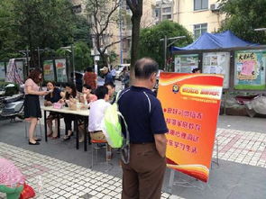 鳳凰街社區(qū)在職黨員開展教育咨詢志愿服務(wù)活動，助力家庭教育發(fā)展